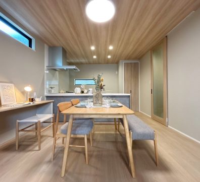 Model house with beautiful wood grain.shimizugaoka sumiyoshi-ku oosakacity.